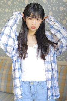 大胸美女图片